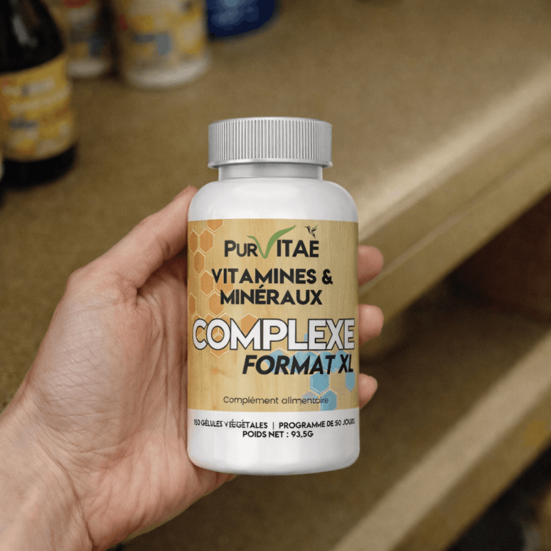 Vitamines et minéraux Pur Vitaé en main